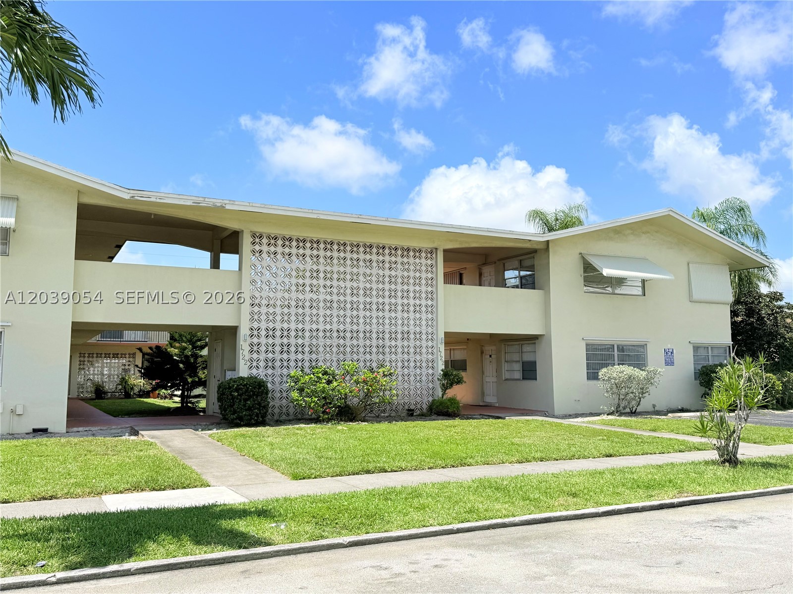 ROYAL TERRACE CONDOMINIUM - Residential