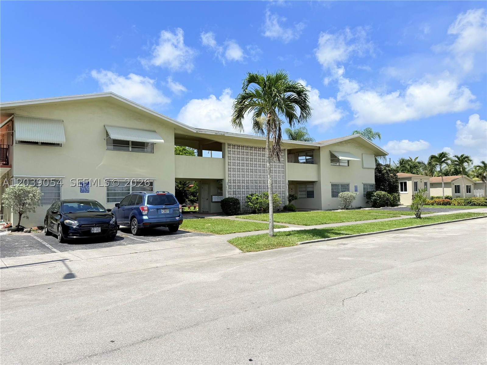 ROYAL TERRACE CONDOMINIUM - Residential