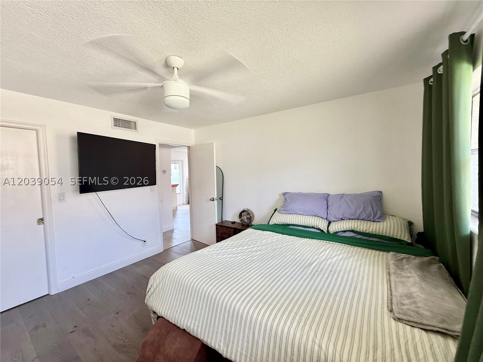 ROYAL TERRACE CONDOMINIUM - Residential
