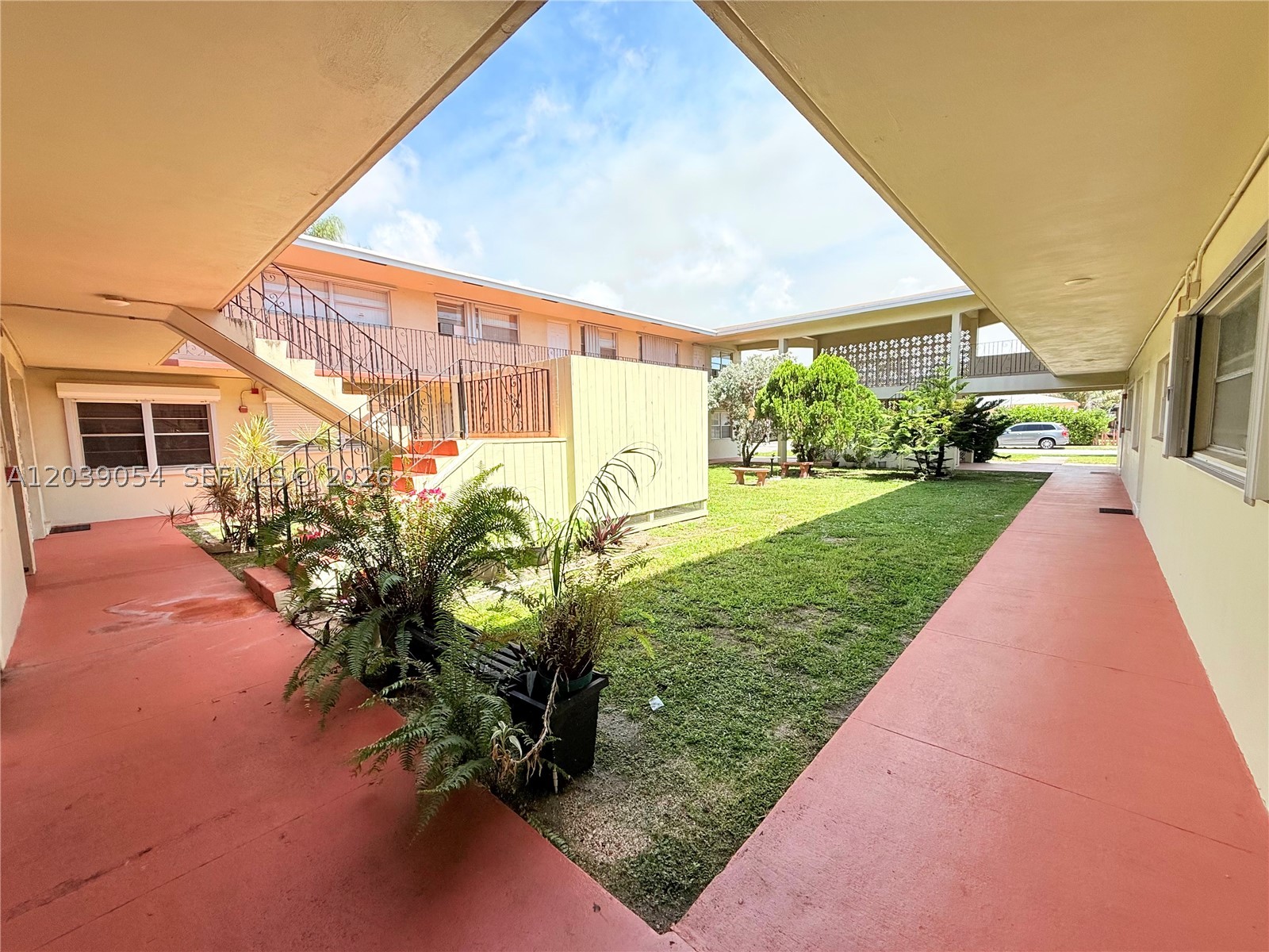 ROYAL TERRACE CONDOMINIUM - Residential