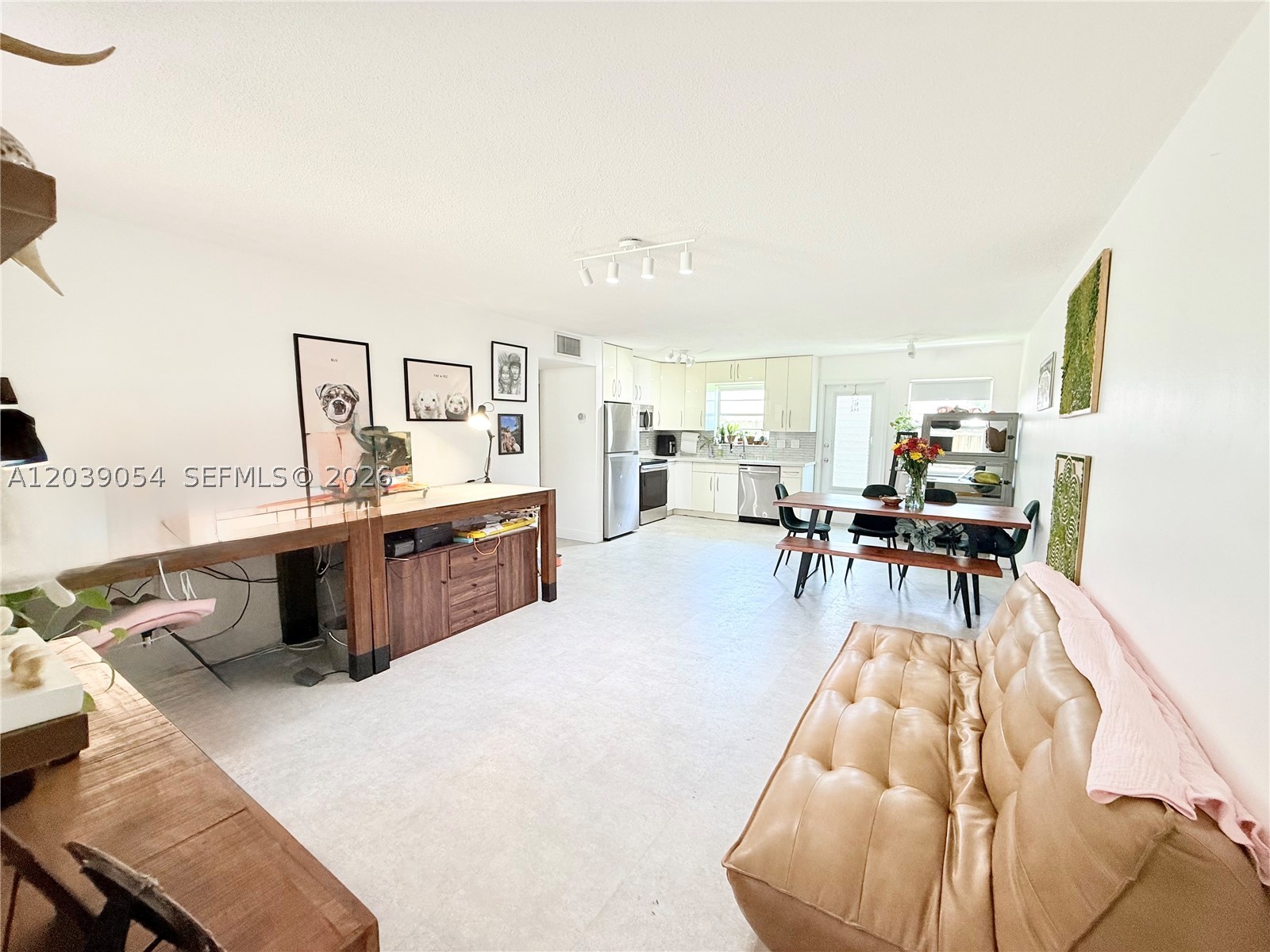 ROYAL TERRACE CONDOMINIUM - Residential