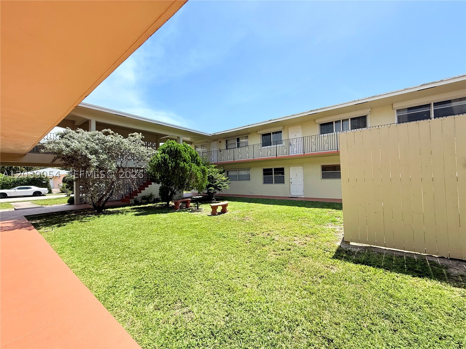ROYAL TERRACE CONDOMINIUM - Residential