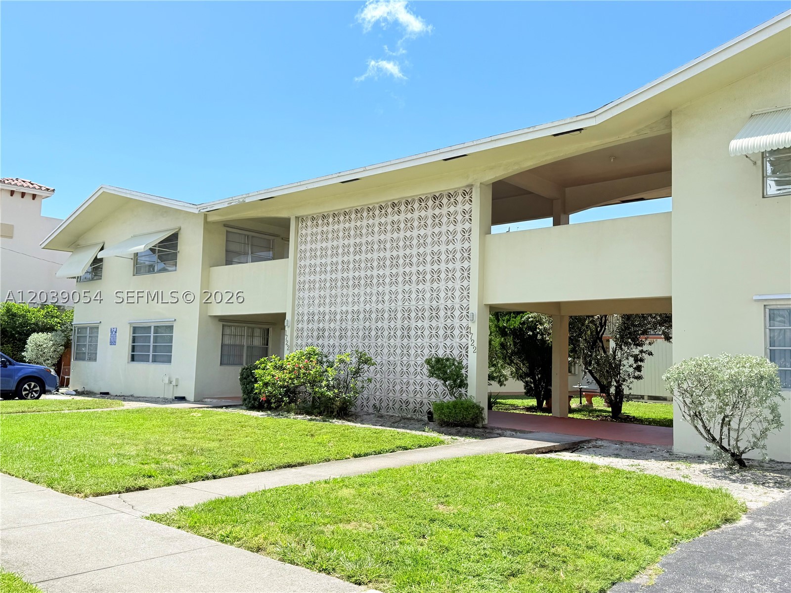 ROYAL TERRACE CONDOMINIUM - Residential