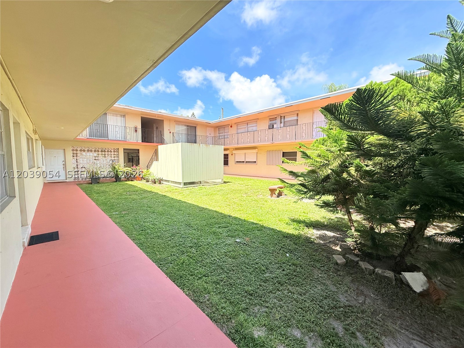 ROYAL TERRACE CONDOMINIUM - Residential