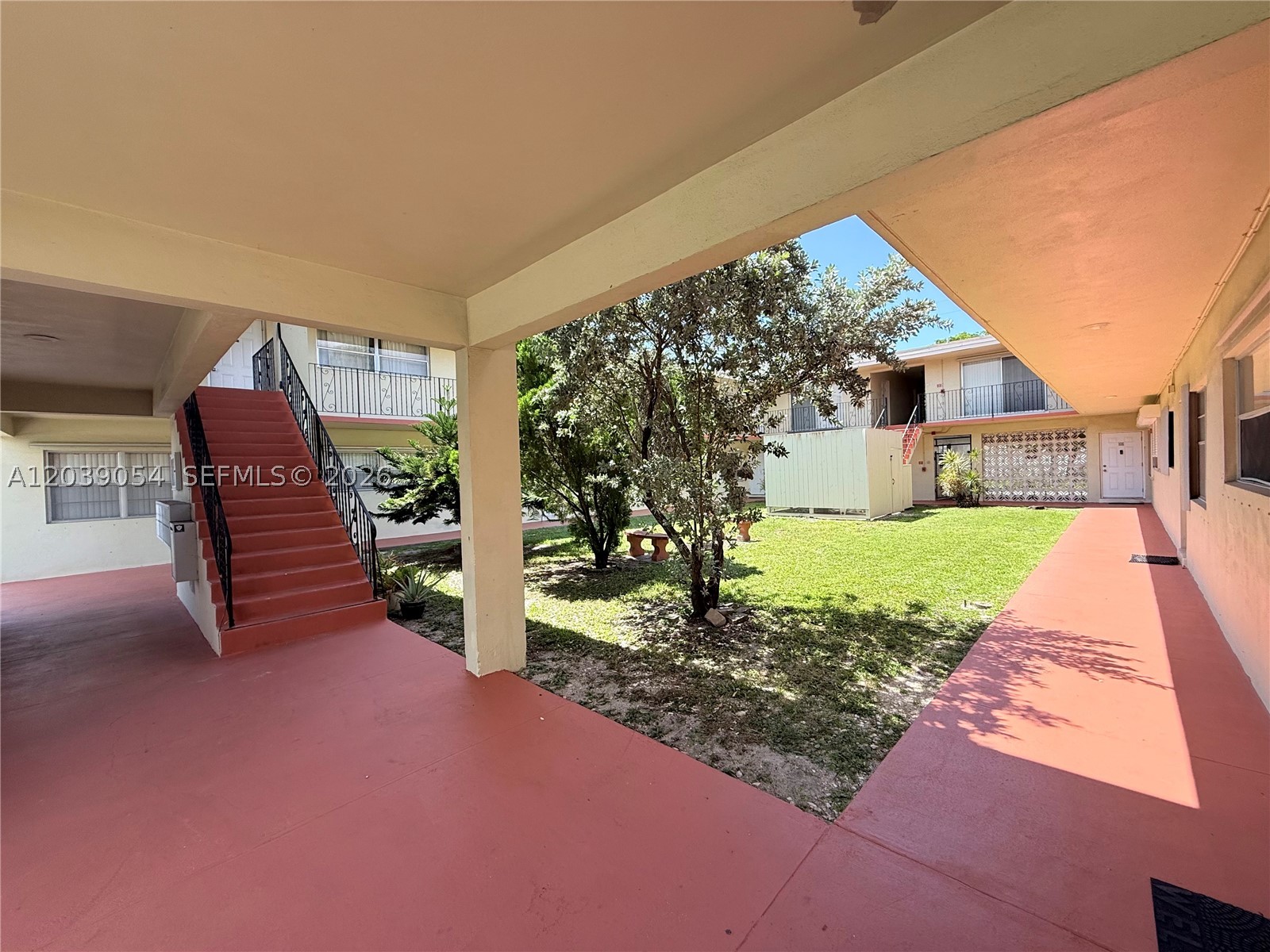 ROYAL TERRACE CONDOMINIUM - Residential