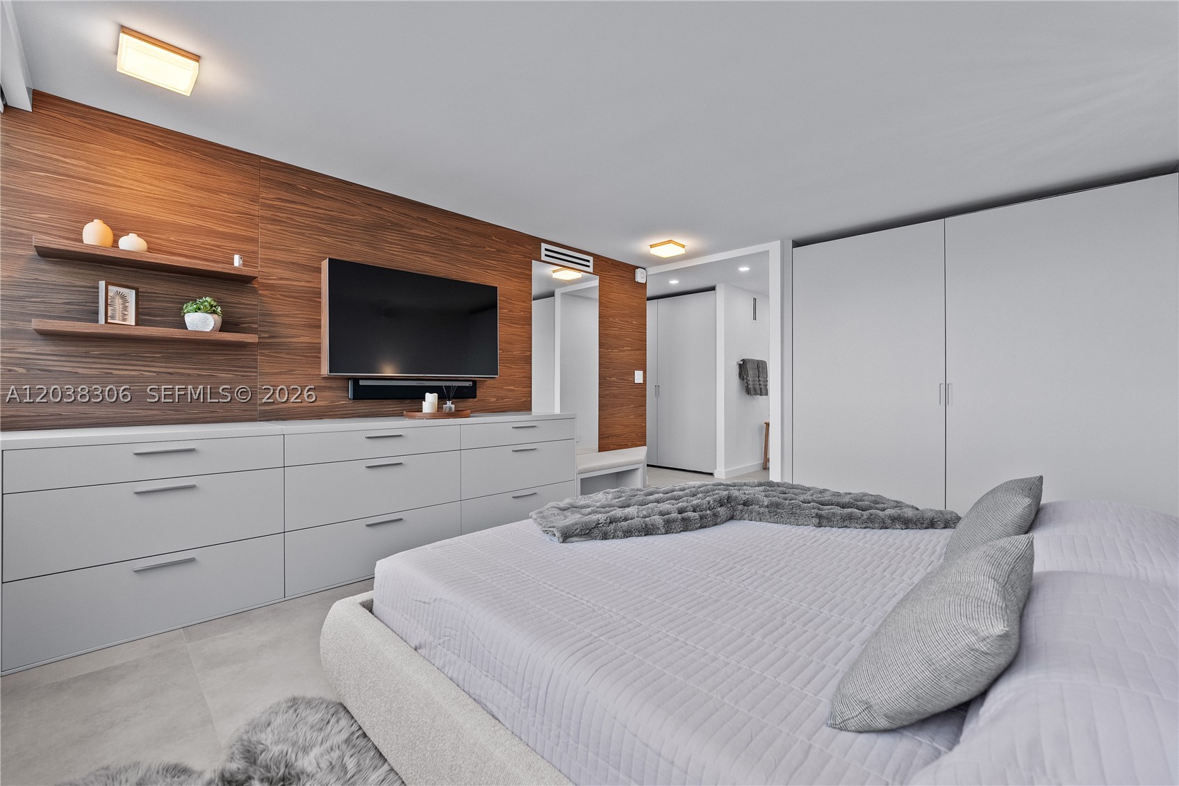 BURLEIGH HOUSE CONDO - Residential