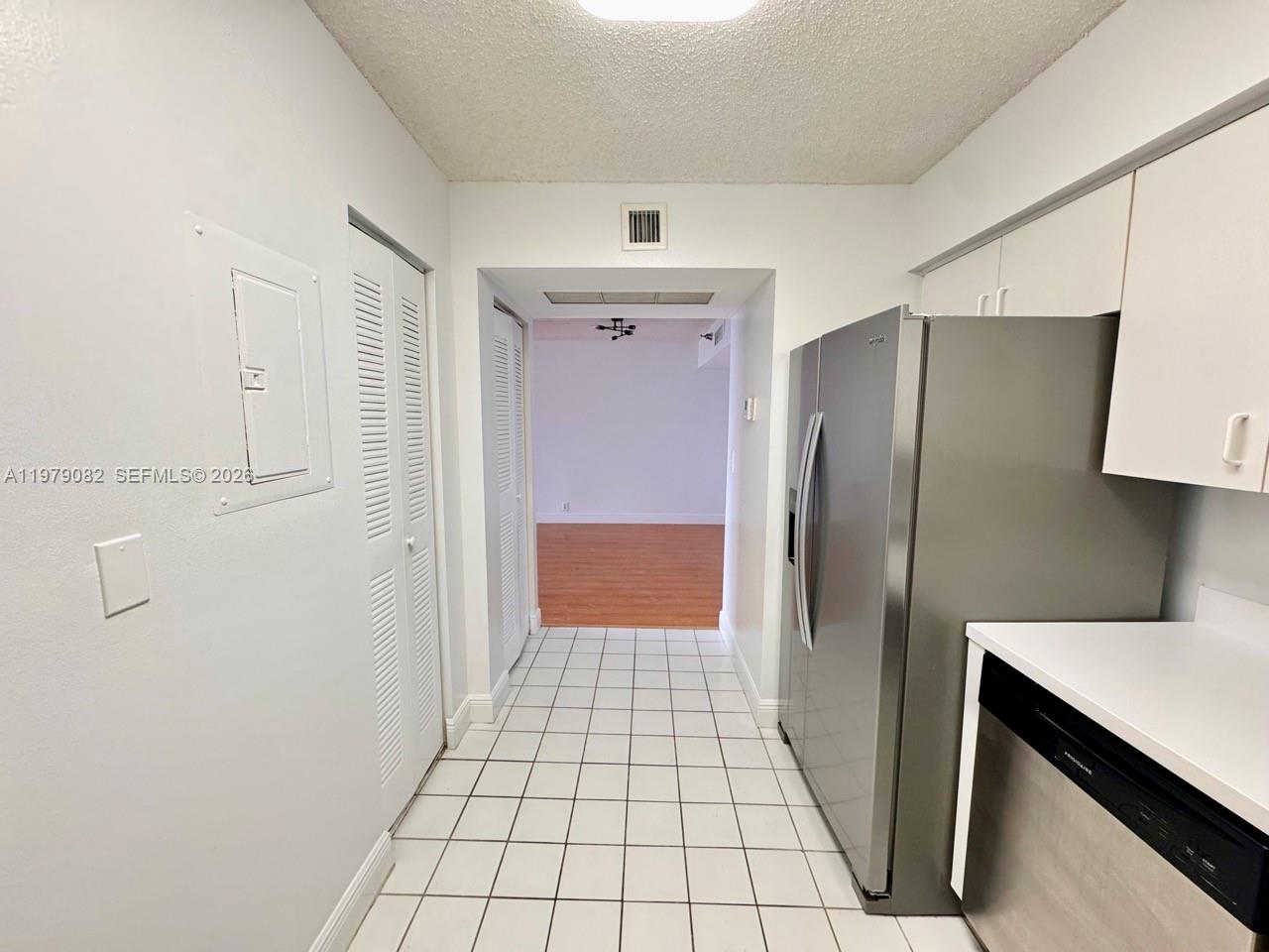 PARC CENTRAL AVENTURA SOU - Residential Lease
