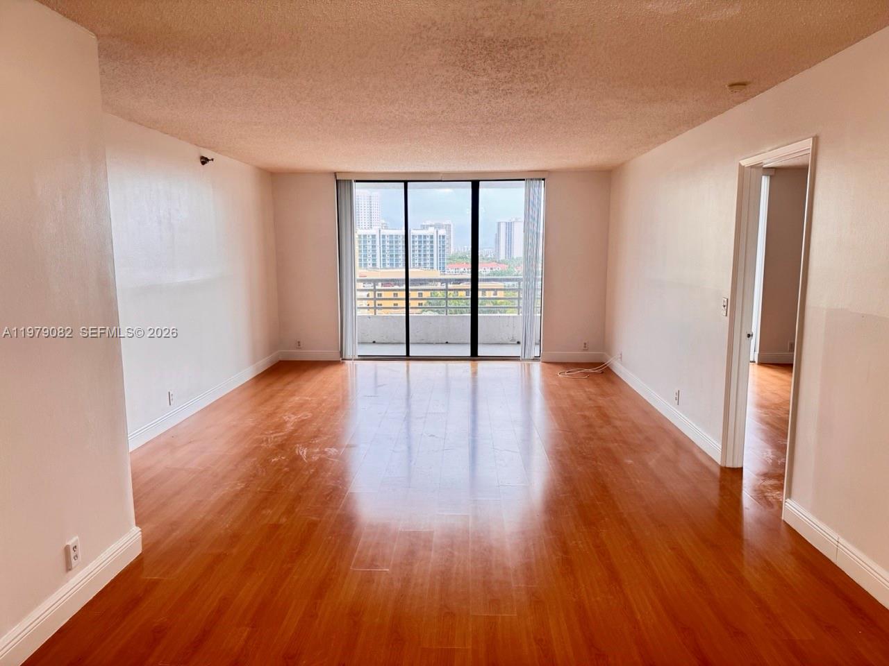 PARC CENTRAL AVENTURA SOU - Residential Lease