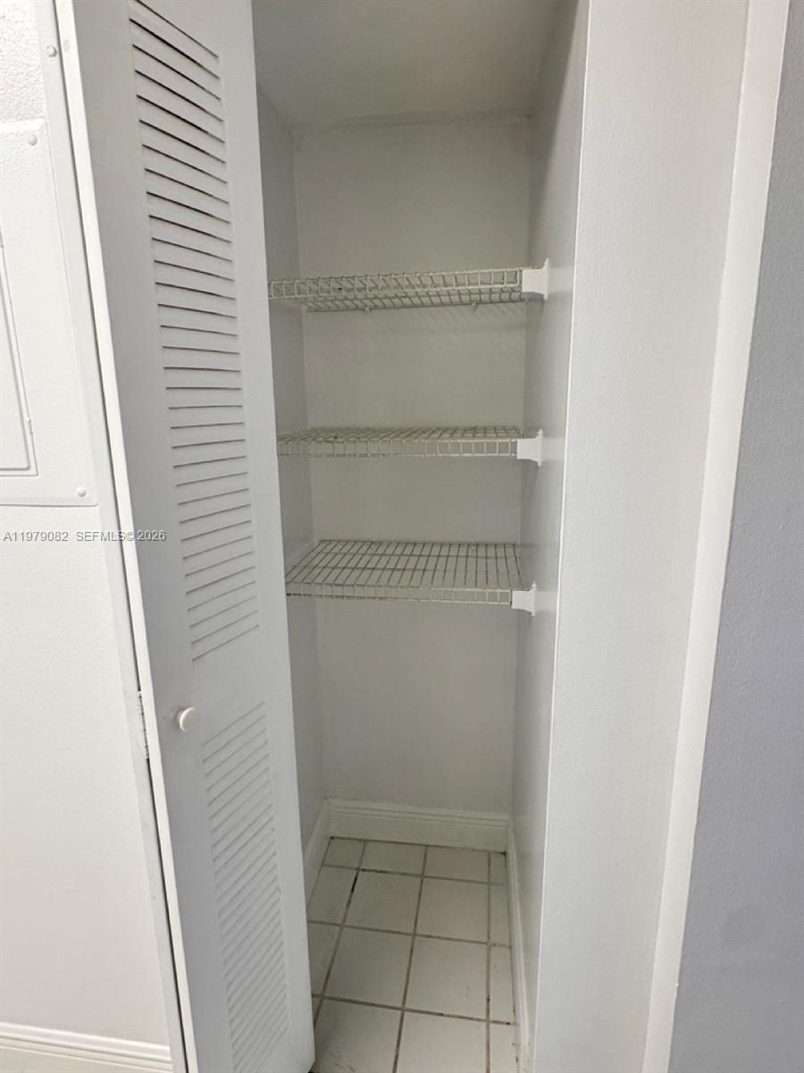 PARC CENTRAL AVENTURA SOU - Residential Lease