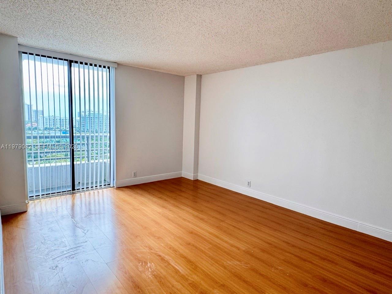 PARC CENTRAL AVENTURA SOU - Residential Lease