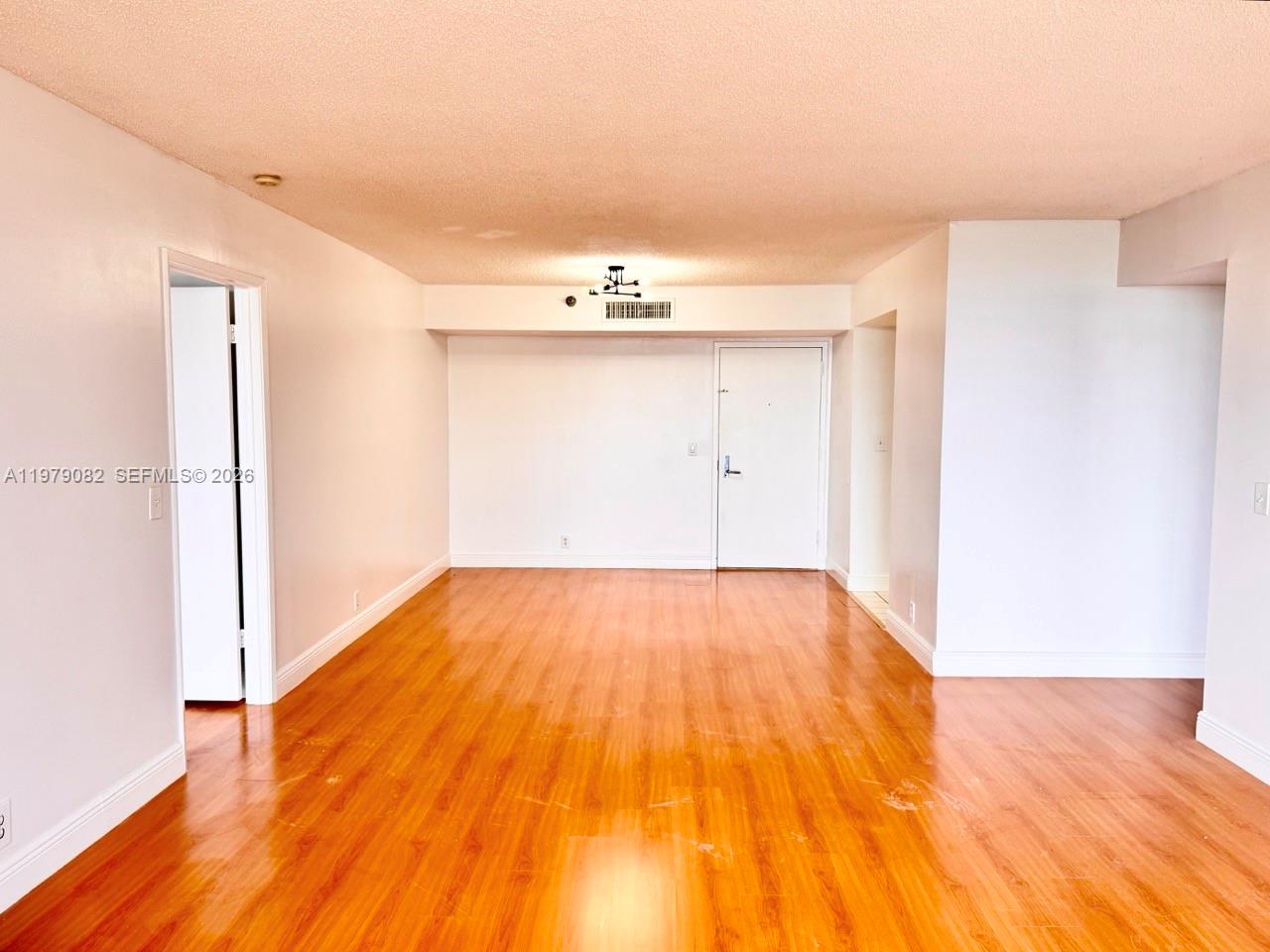 PARC CENTRAL AVENTURA SOU - Residential Lease