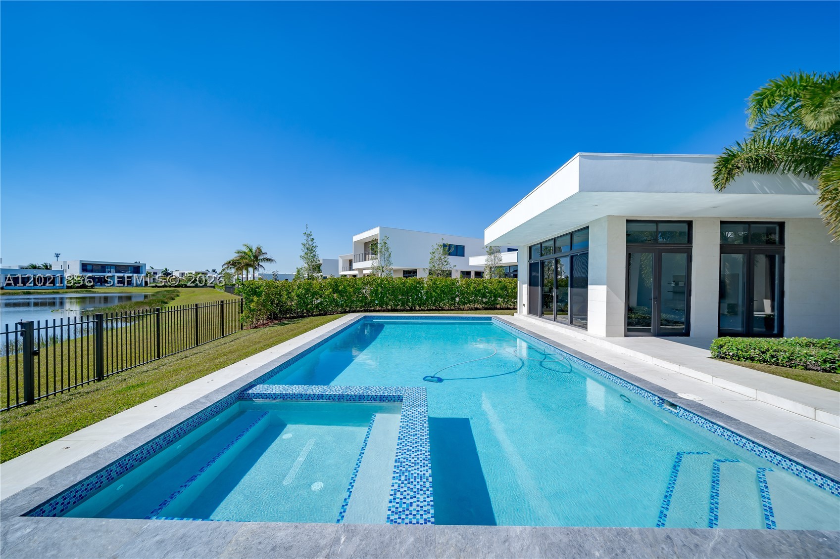 WESTON ESTATES. BOTANIKO - Residential