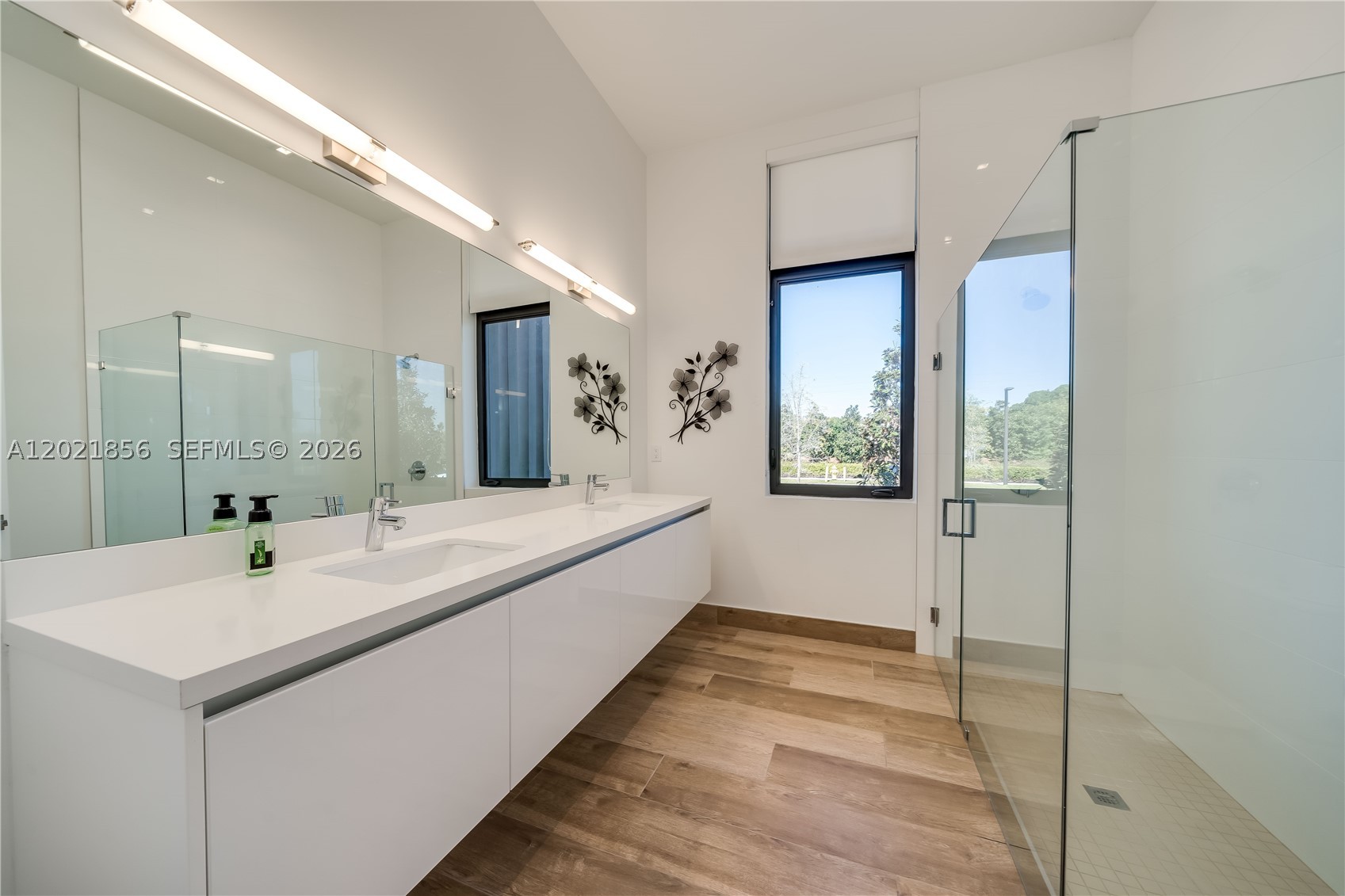 WESTON ESTATES. BOTANIKO - Residential