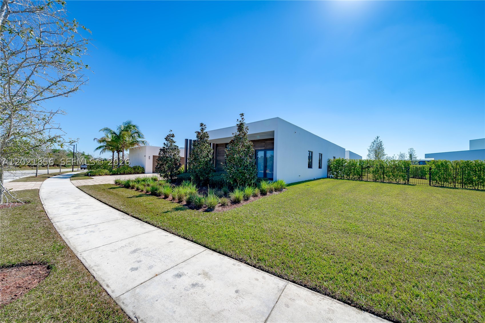 WESTON ESTATES. BOTANIKO - Residential