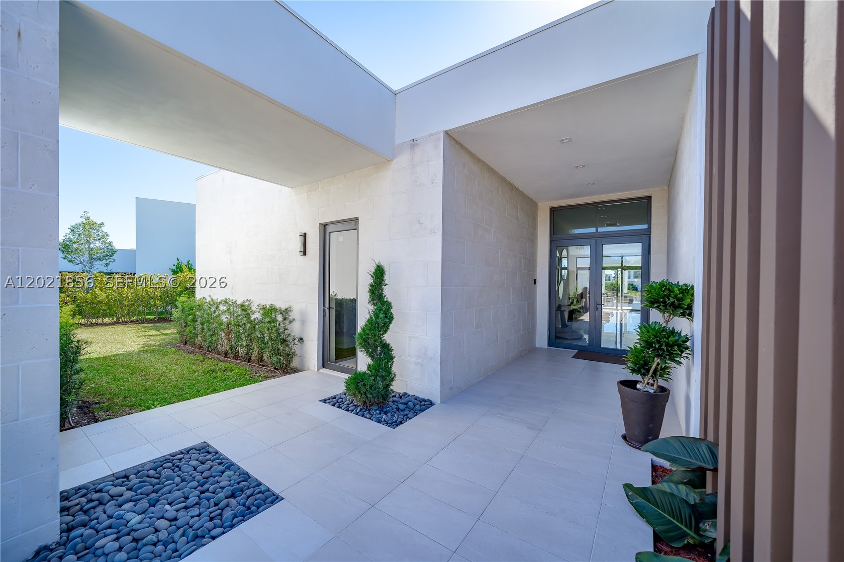 WESTON ESTATES. BOTANIKO - Residential