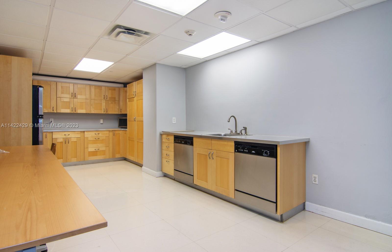 ARLEN BEACH CONDO - Residential Lease