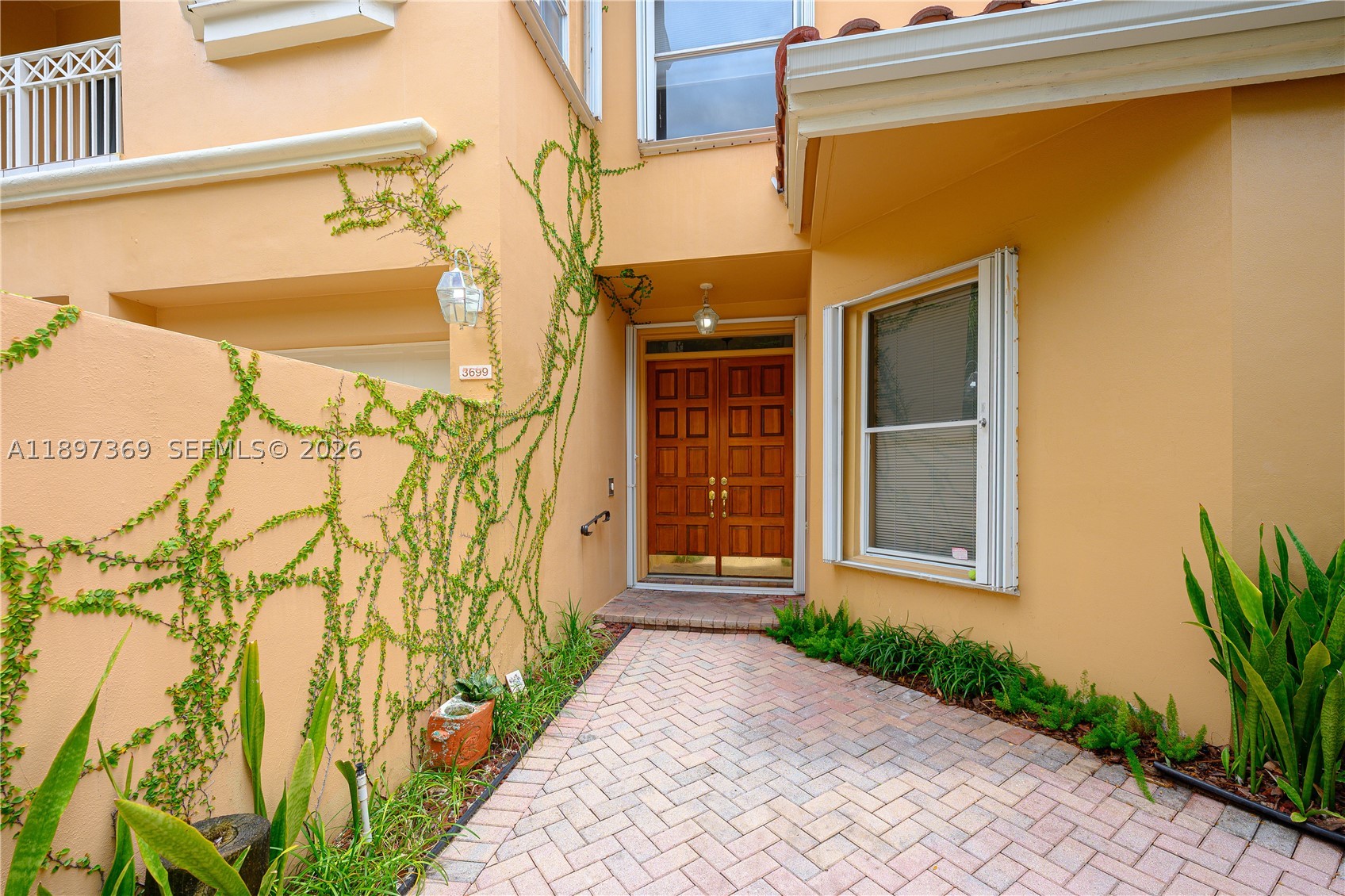 ISLAND WAY - Residential