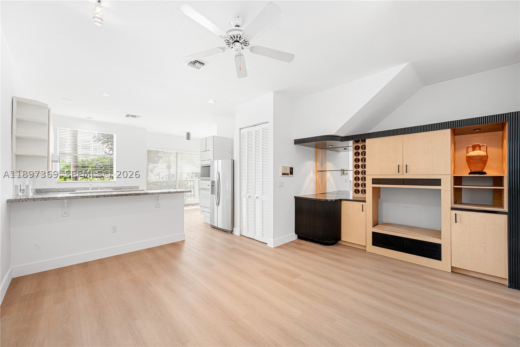 ISLAND WAY - Residential
