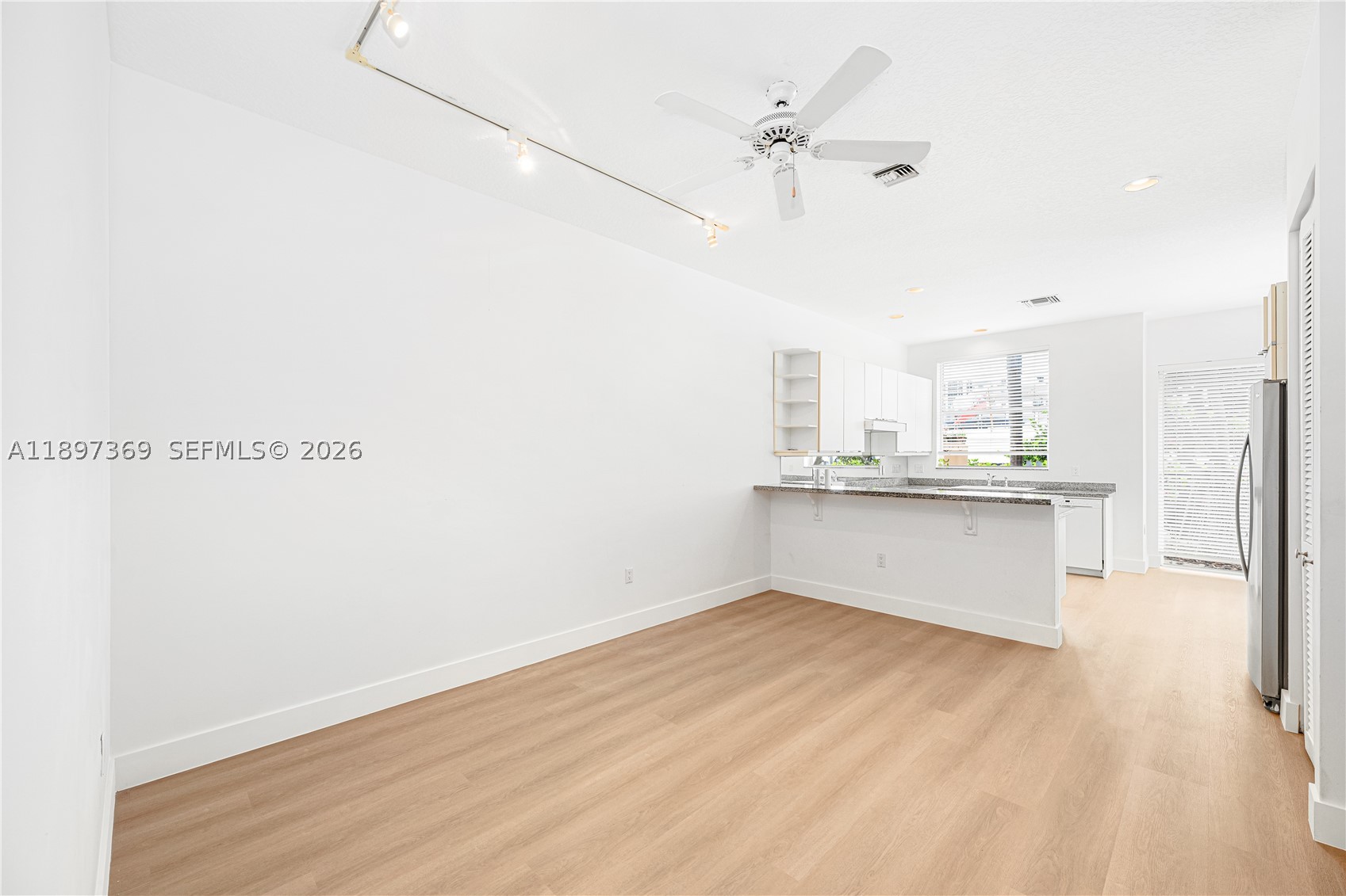 ISLAND WAY - Residential