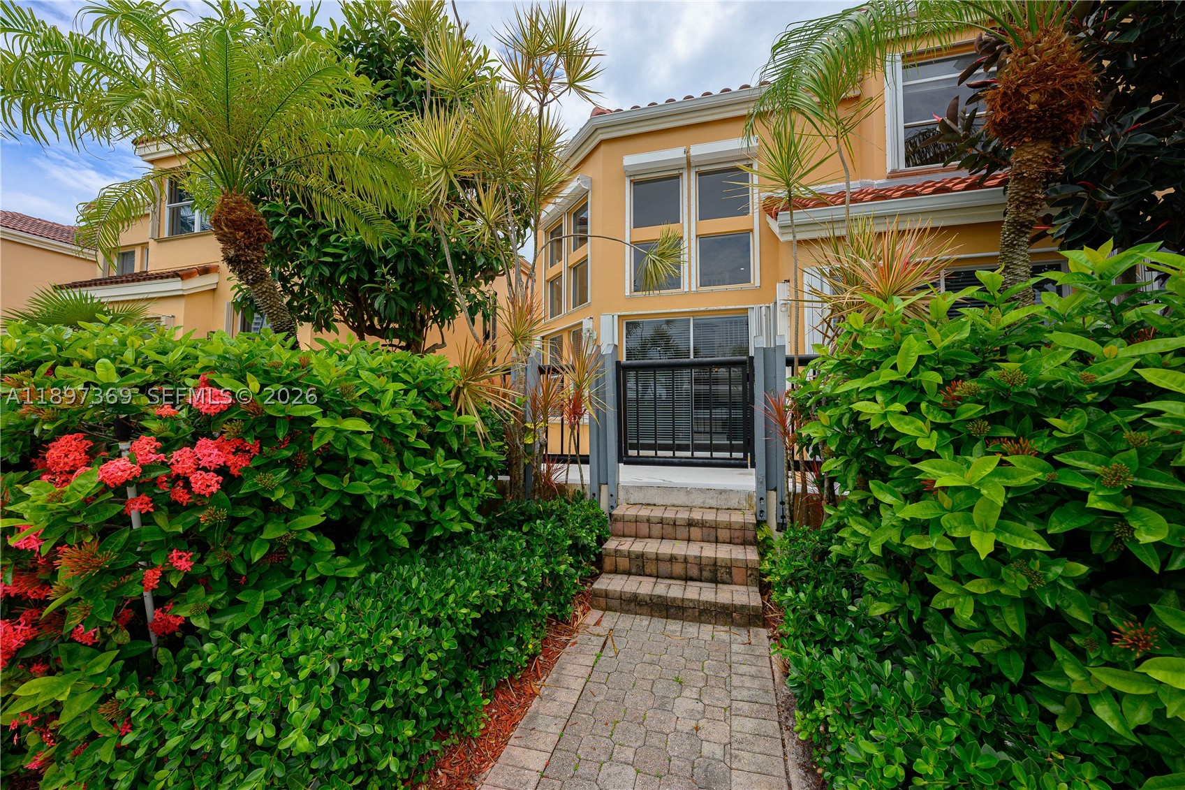 ISLAND WAY - Residential
