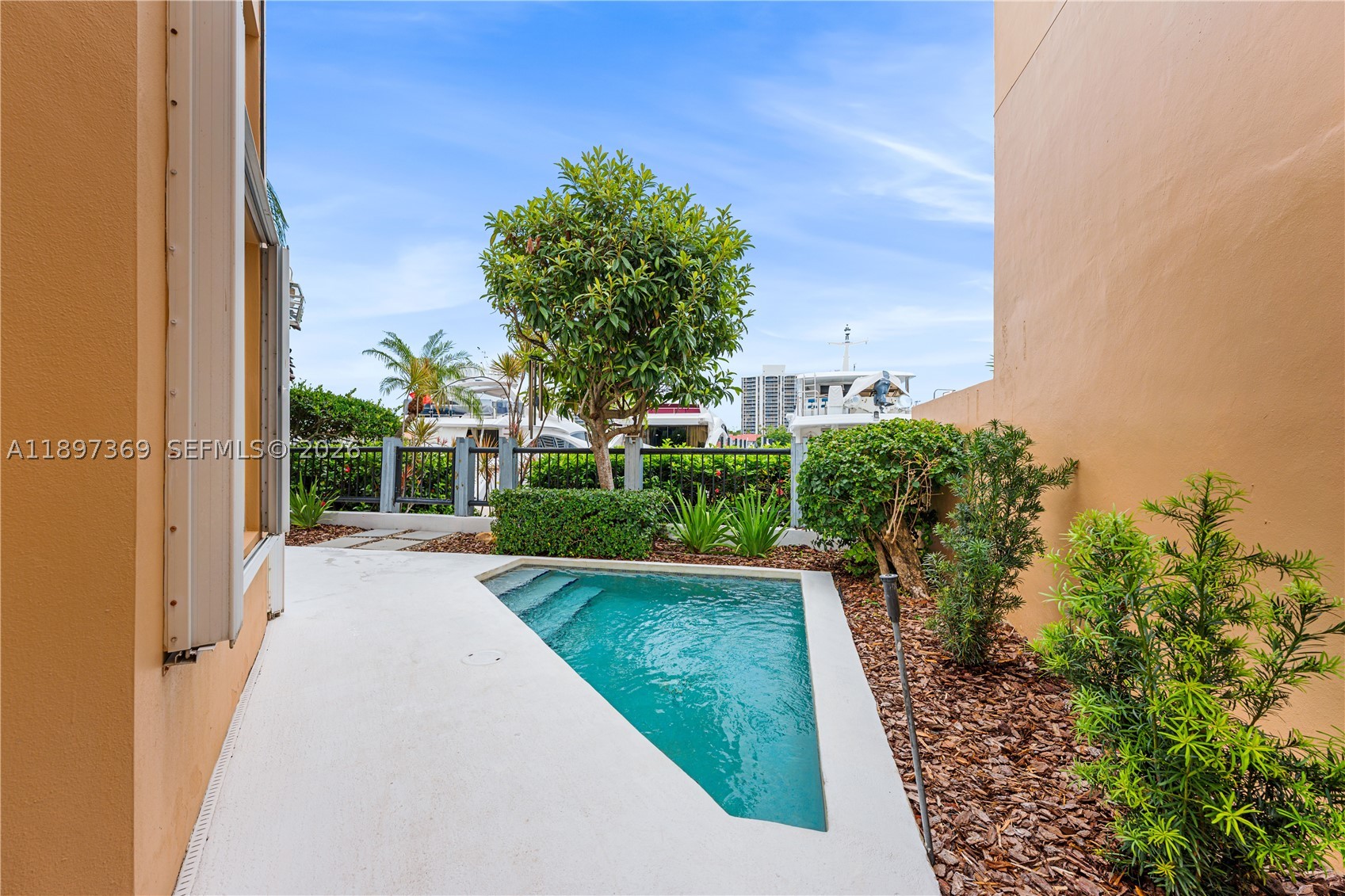 ISLAND WAY - Residential