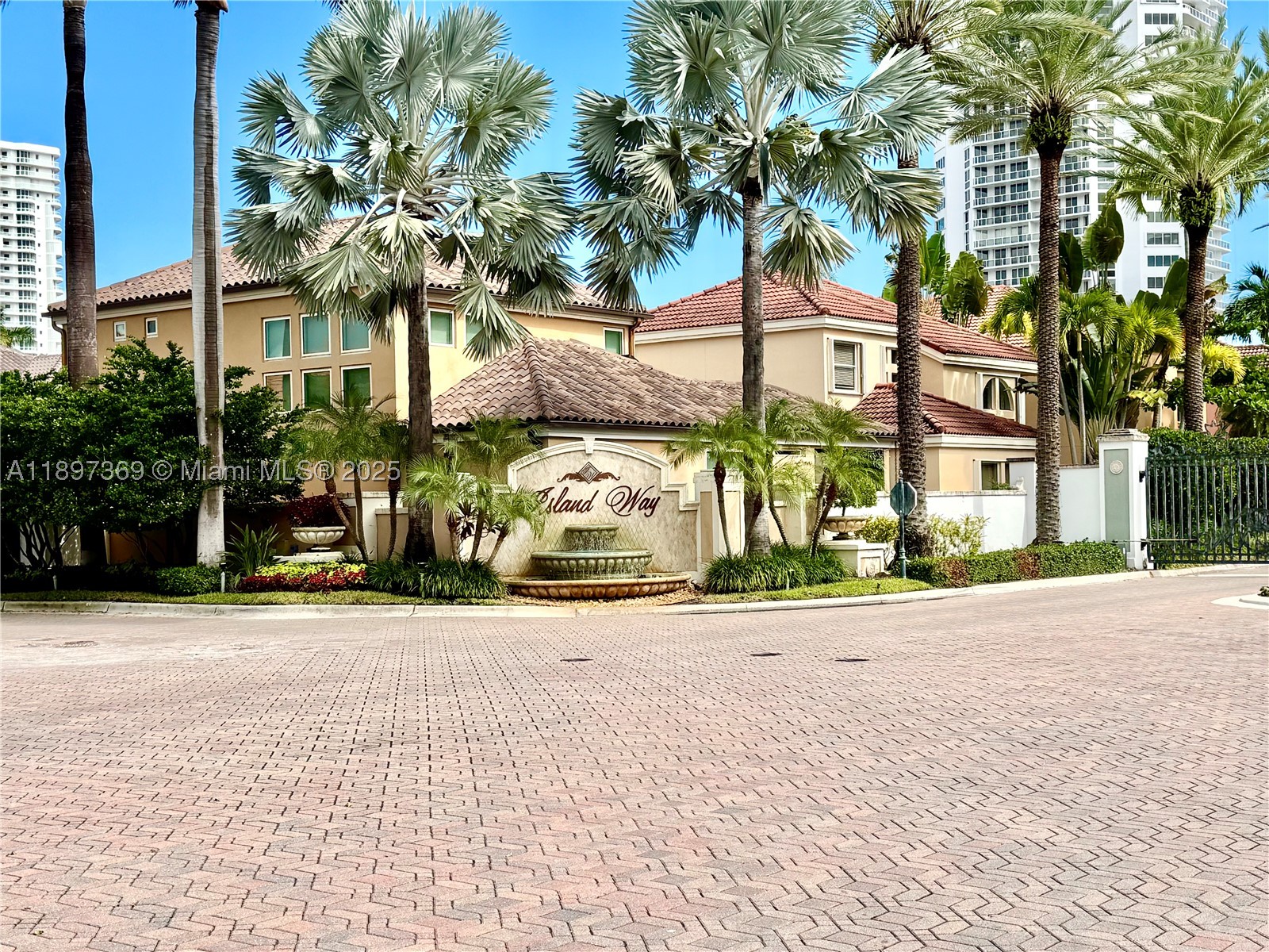 ISLAND WAY - Residential