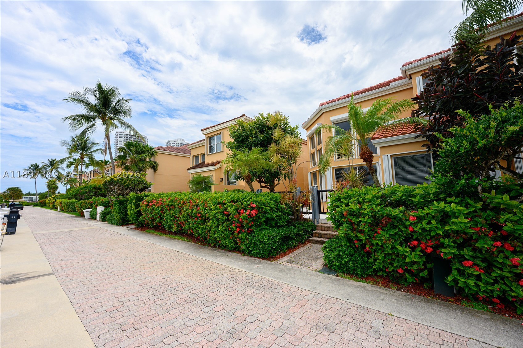 ISLAND WAY - Residential