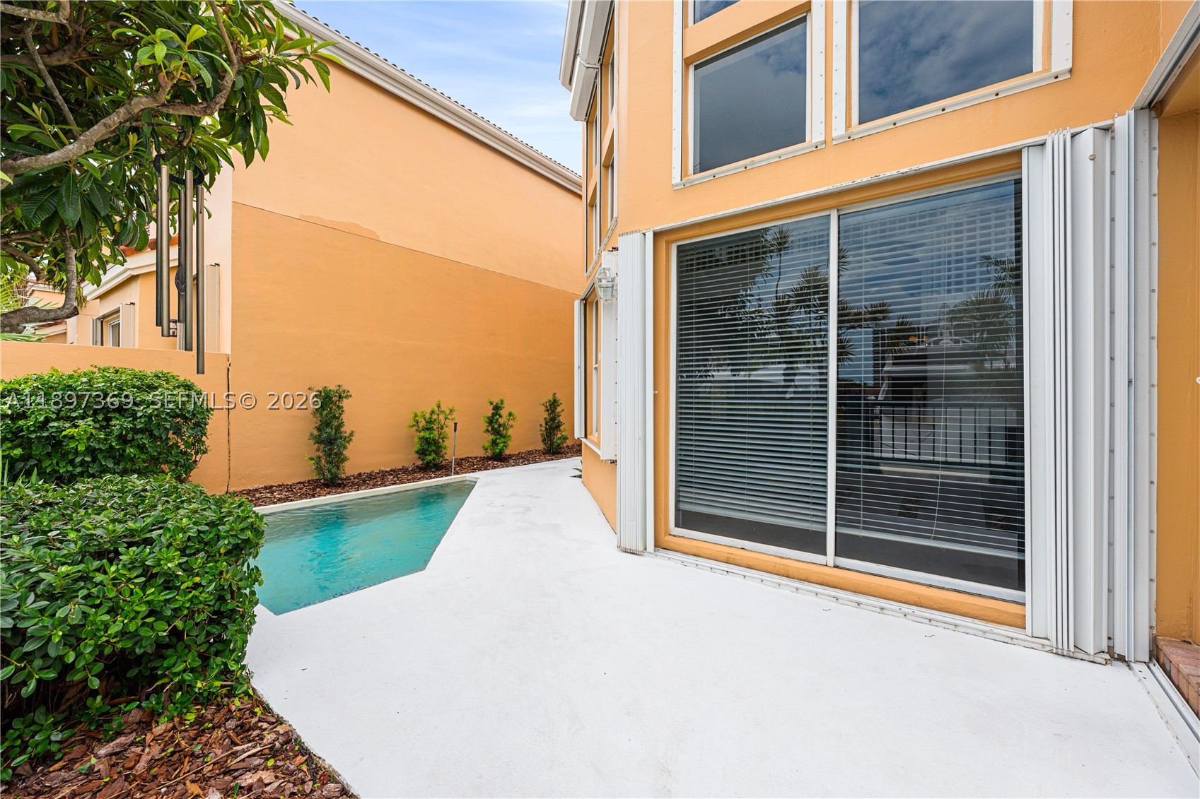 ISLAND WAY - Residential