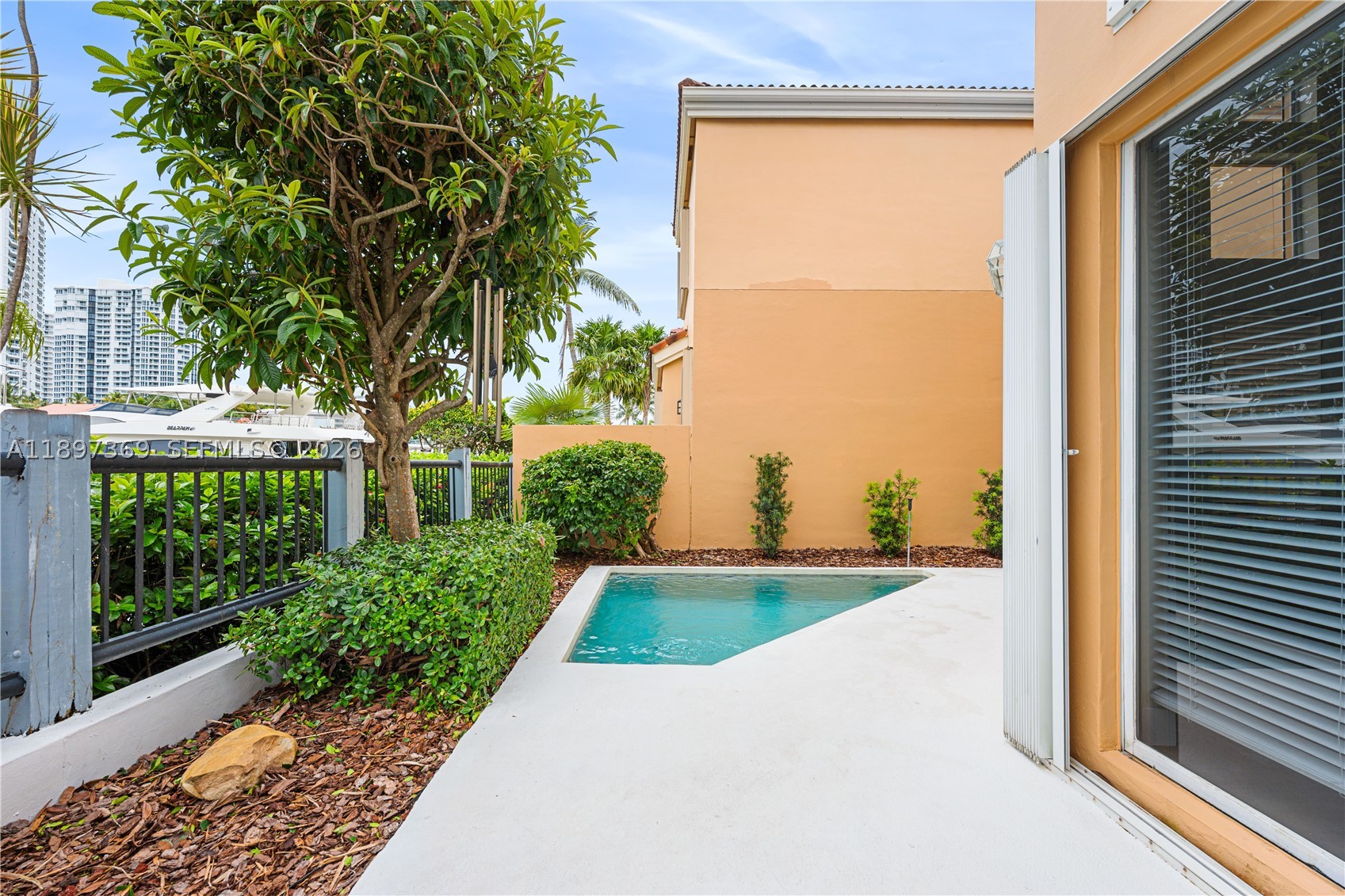 ISLAND WAY - Residential