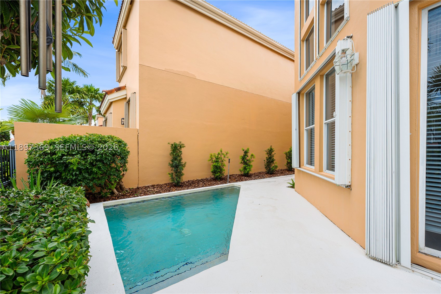 ISLAND WAY - Residential
