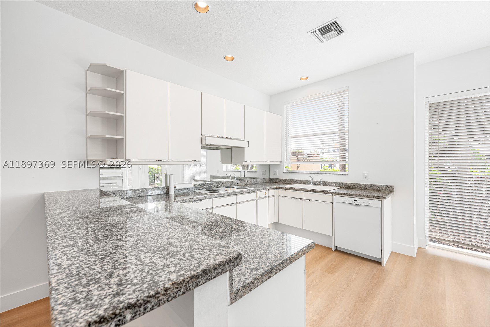 ISLAND WAY - Residential