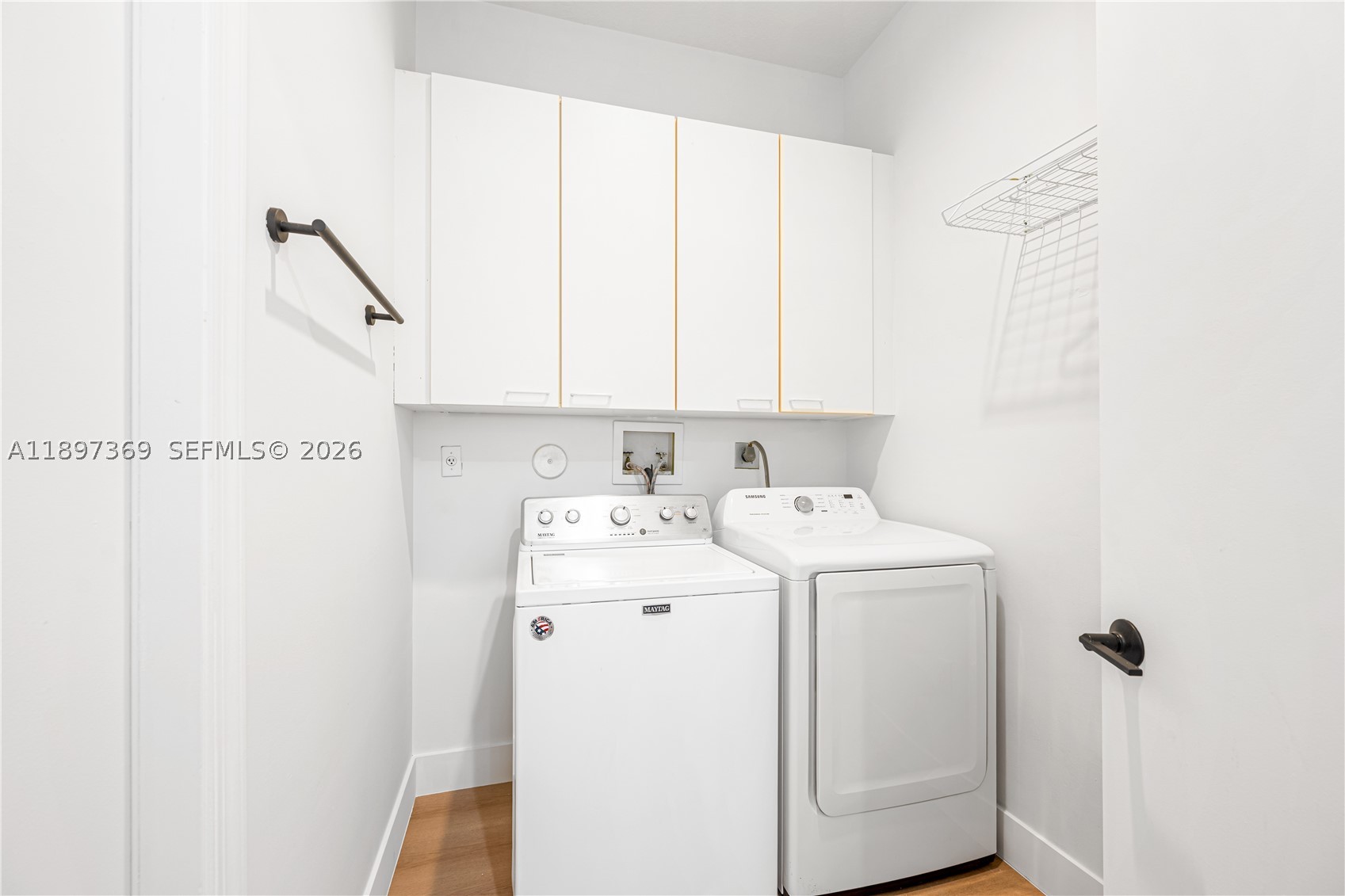ISLAND WAY - Residential