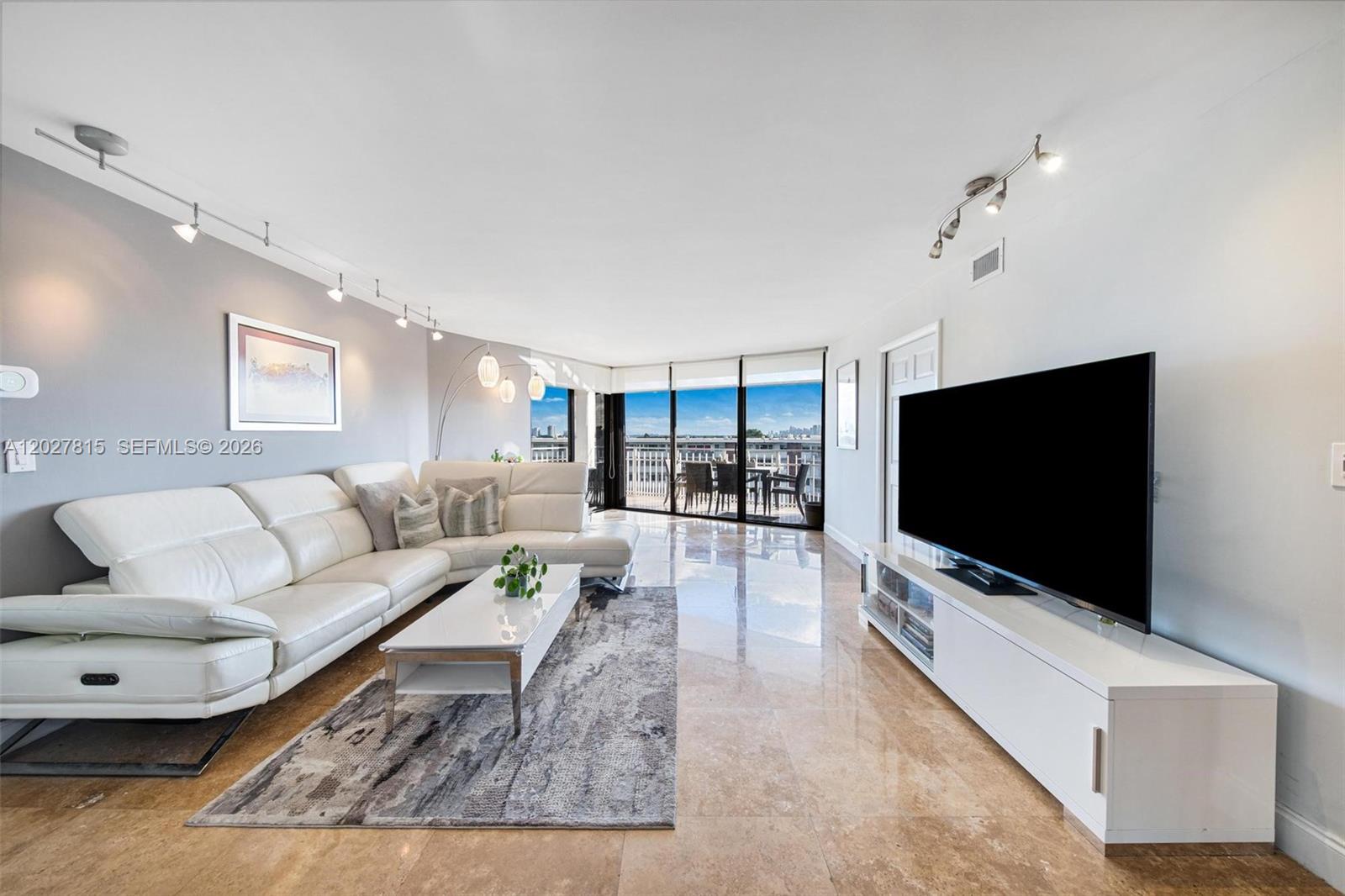 THE TOWERS OF QUAYSIDE CO - Residential
