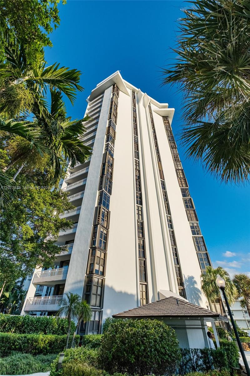 THE TOWERS OF QUAYSIDE CO - Residential