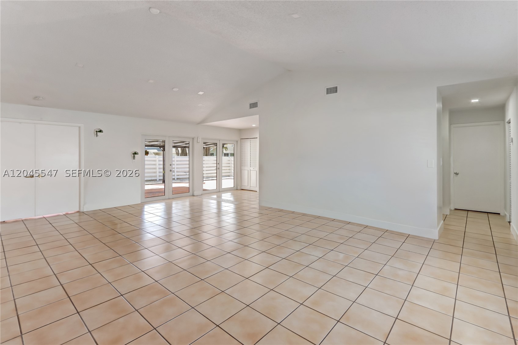ROYAL GLEN - Residential