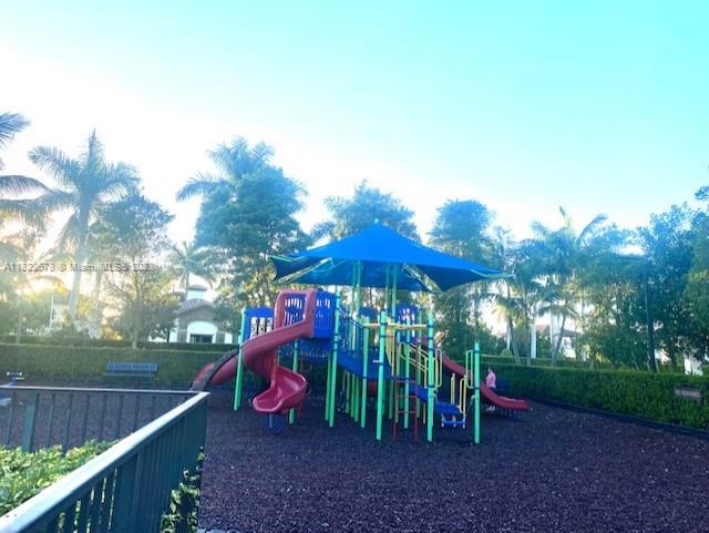 COCO PALM ESTATES - Residential Lease