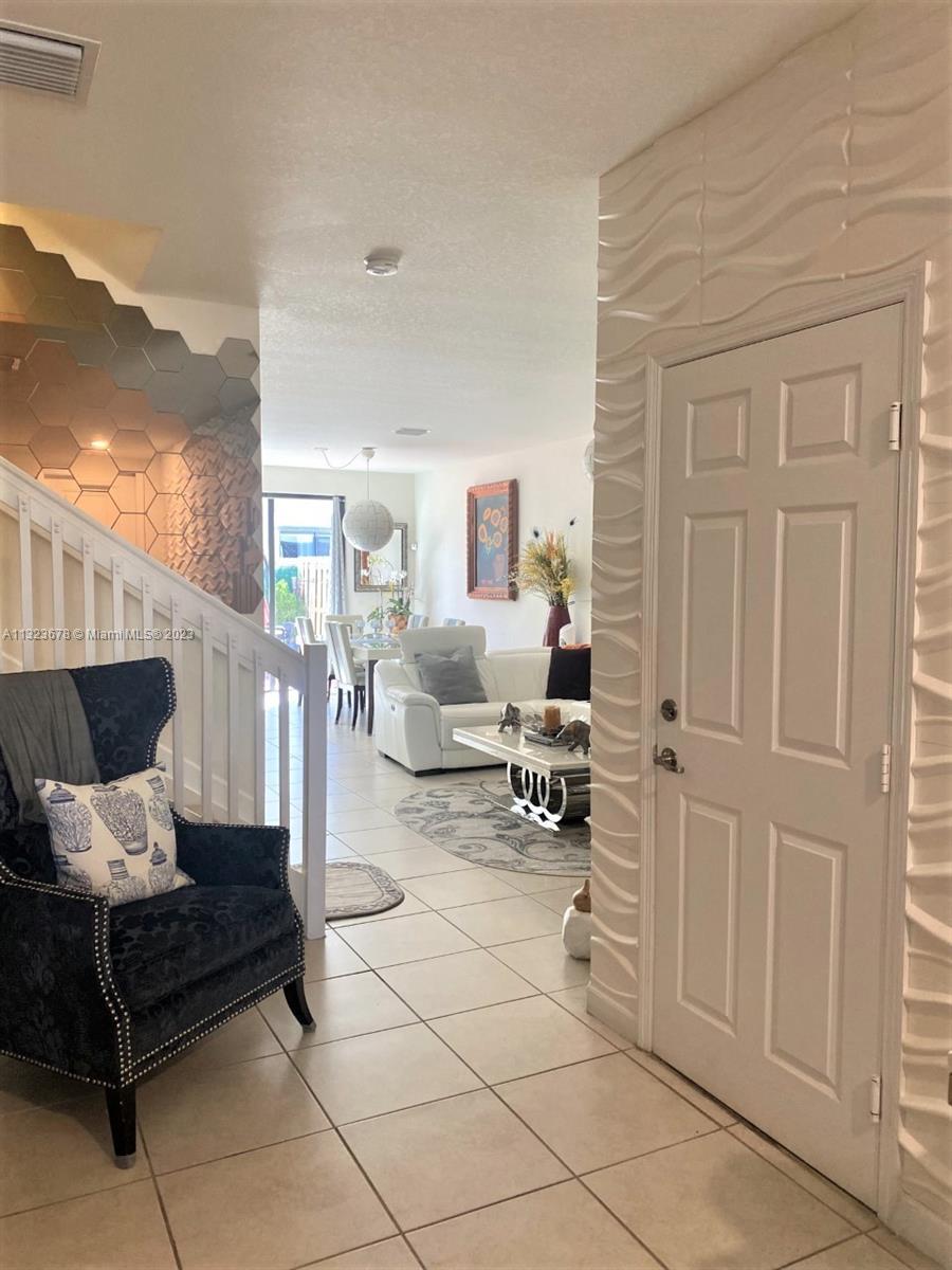 COCO PALM ESTATES - Residential Lease