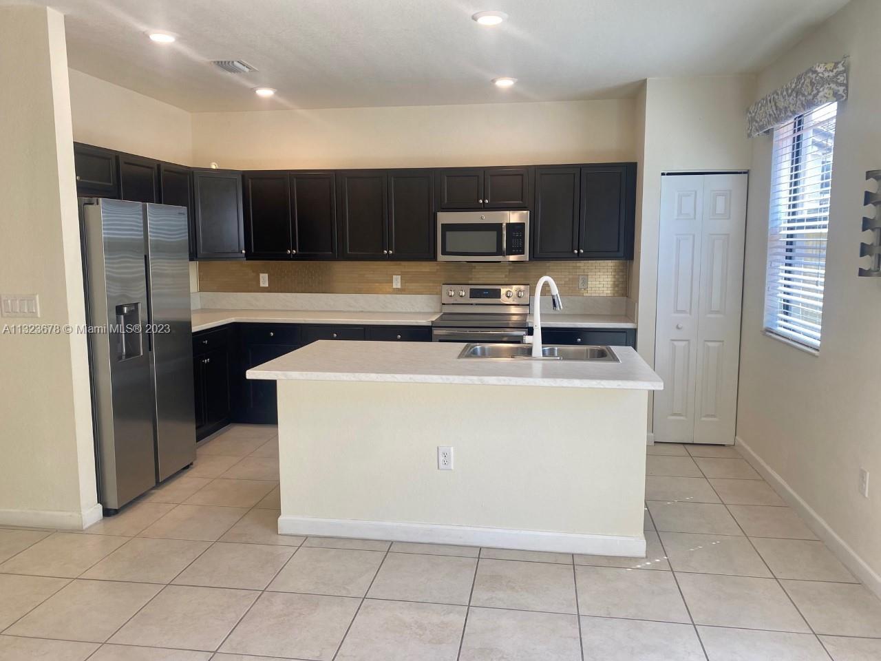 COCO PALM ESTATES - Residential Lease