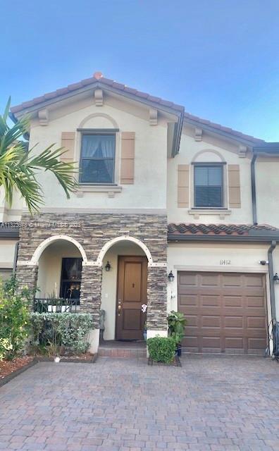 COCO PALM ESTATES - Residential Lease