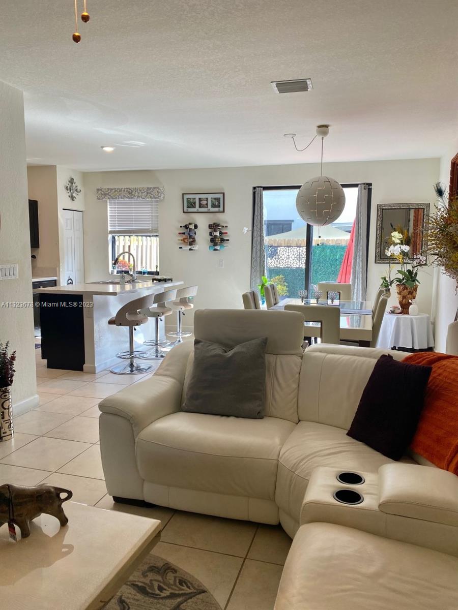 COCO PALM ESTATES - Residential Lease