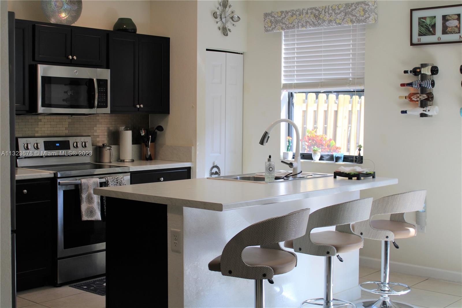 COCO PALM ESTATES - Residential Lease