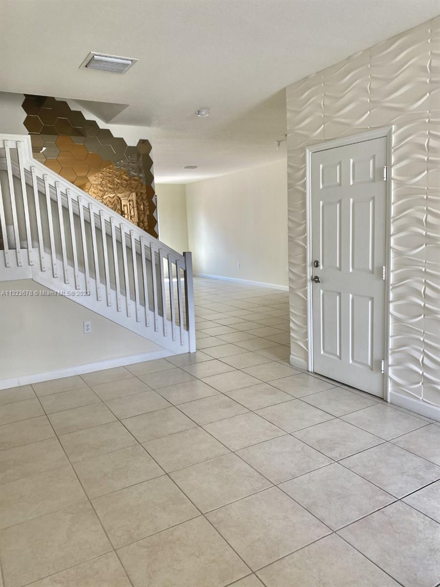 COCO PALM ESTATES - Residential Lease