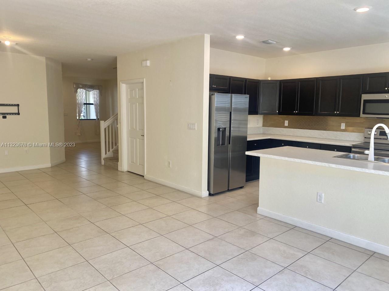 COCO PALM ESTATES - Residential Lease