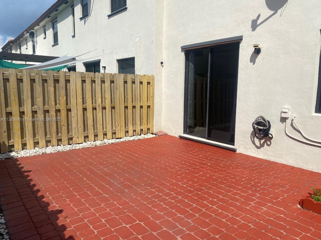 COCO PALM ESTATES - Residential Lease