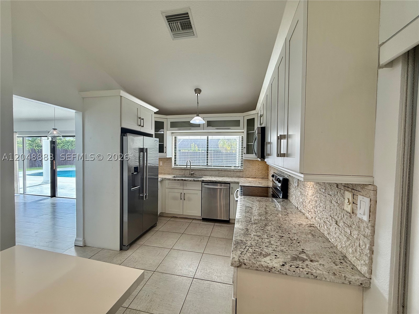 KENDALE COUNTRY CLUB ESTA - Residential Lease