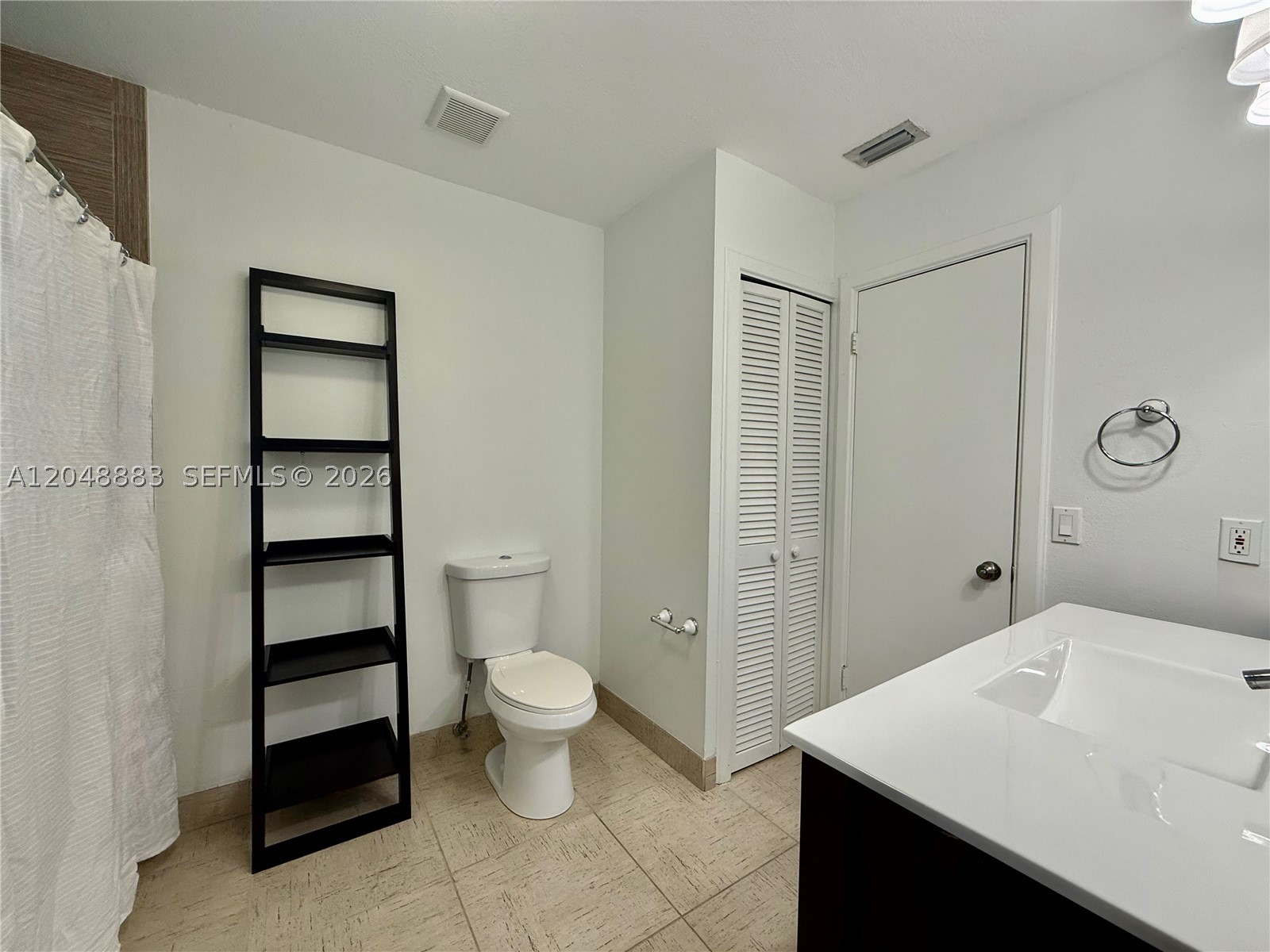 KENDALE COUNTRY CLUB ESTA - Residential Lease