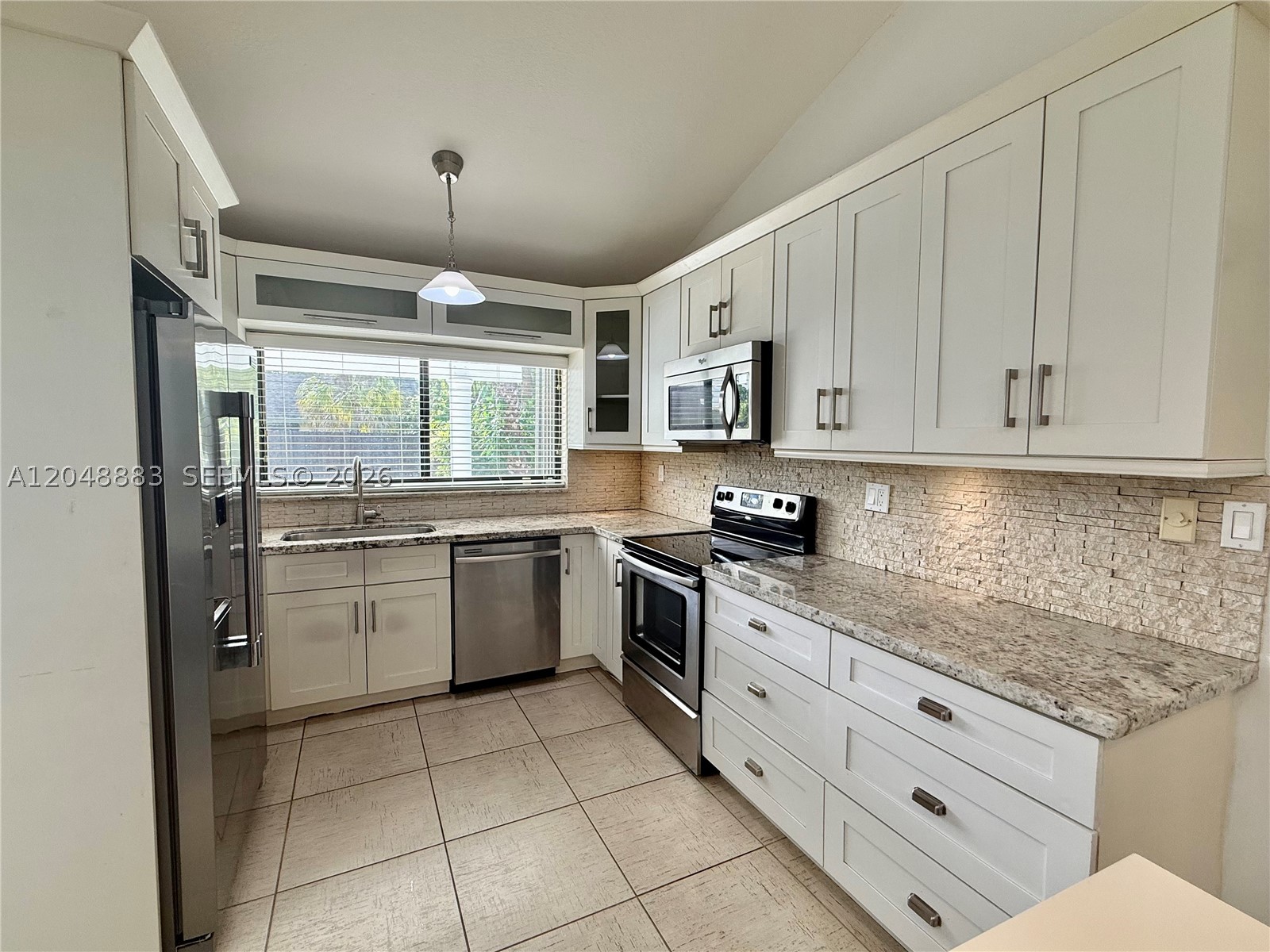 KENDALE COUNTRY CLUB ESTA - Residential Lease