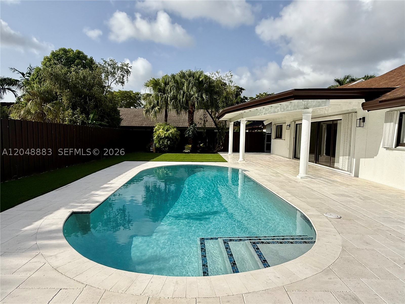 KENDALE COUNTRY CLUB ESTA - Residential Lease