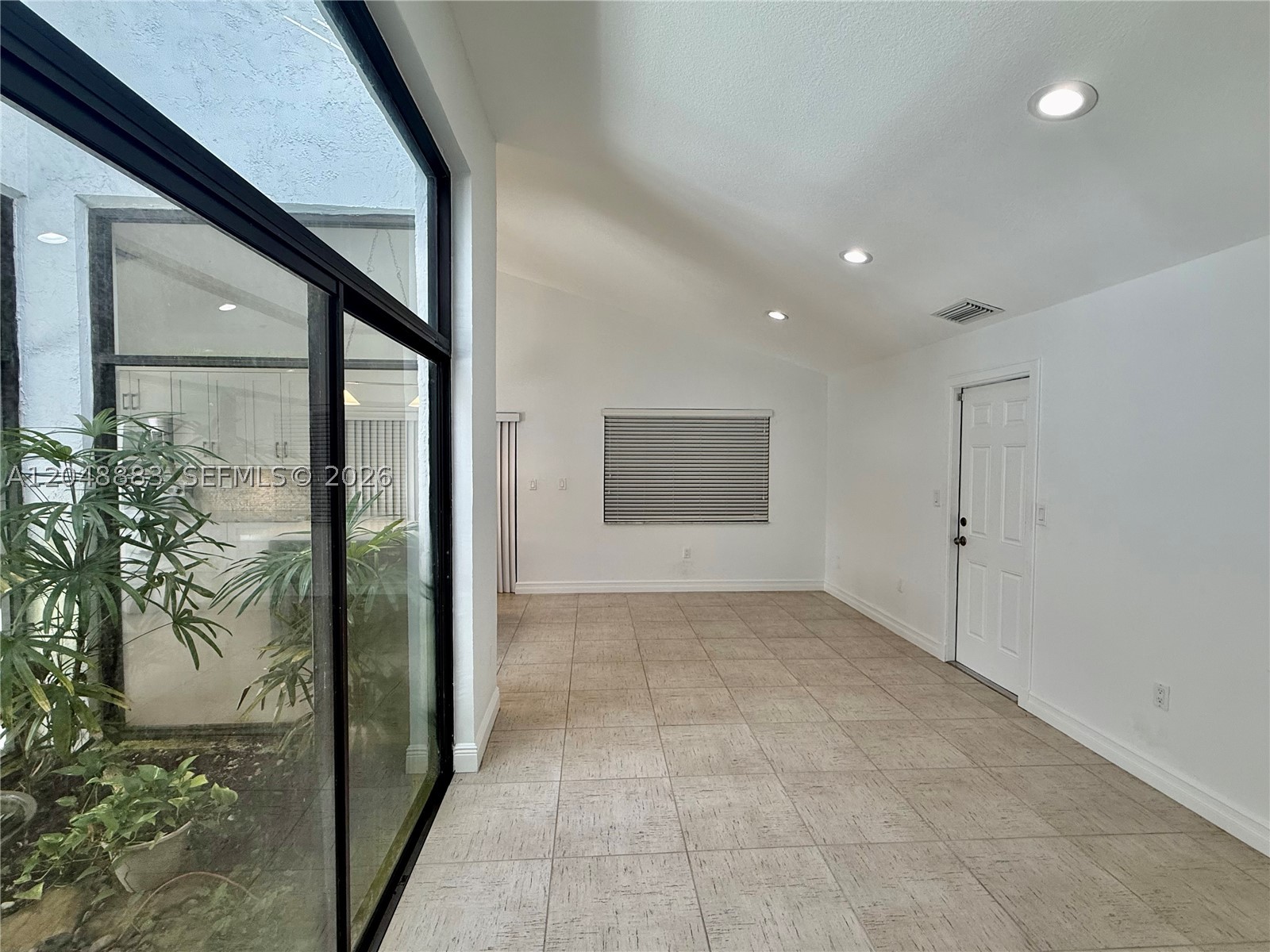 KENDALE COUNTRY CLUB ESTA - Residential Lease