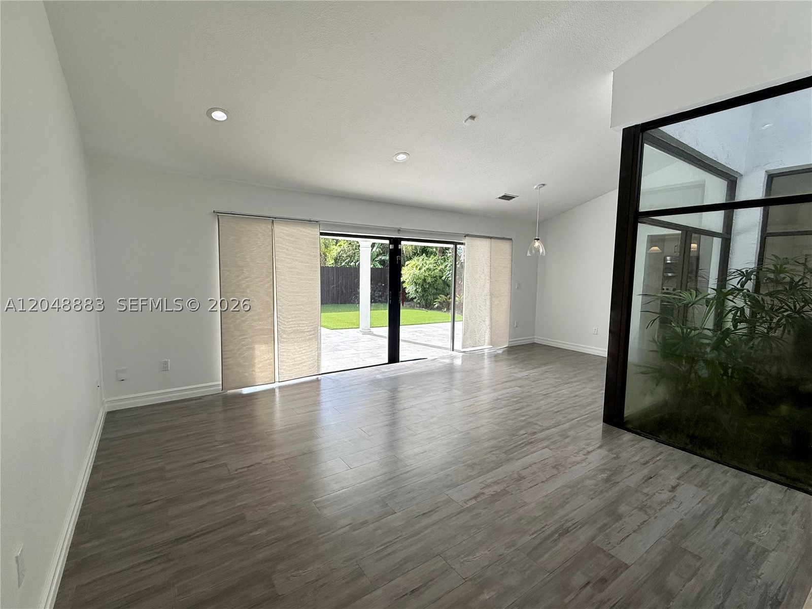 KENDALE COUNTRY CLUB ESTA - Residential Lease